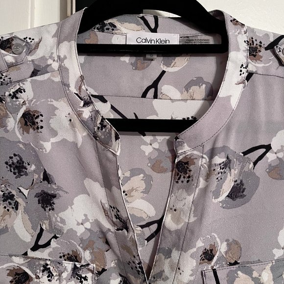EUC Calvin Klein blouse black grey white abstract floral pattern Size L - Picture 2 of 11
